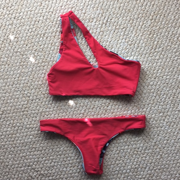 "LOUISA" LYCRA BIKINI IN [RED FLOWER / RED LAVA] - Picture 6 of 8